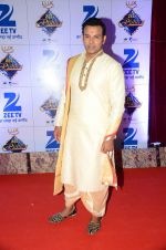 at Zee Rishtey Awards in Mumbai on 21st Nov 2015